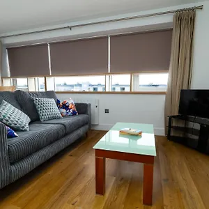 Geata Na Cathrach - Lakeside Apartment